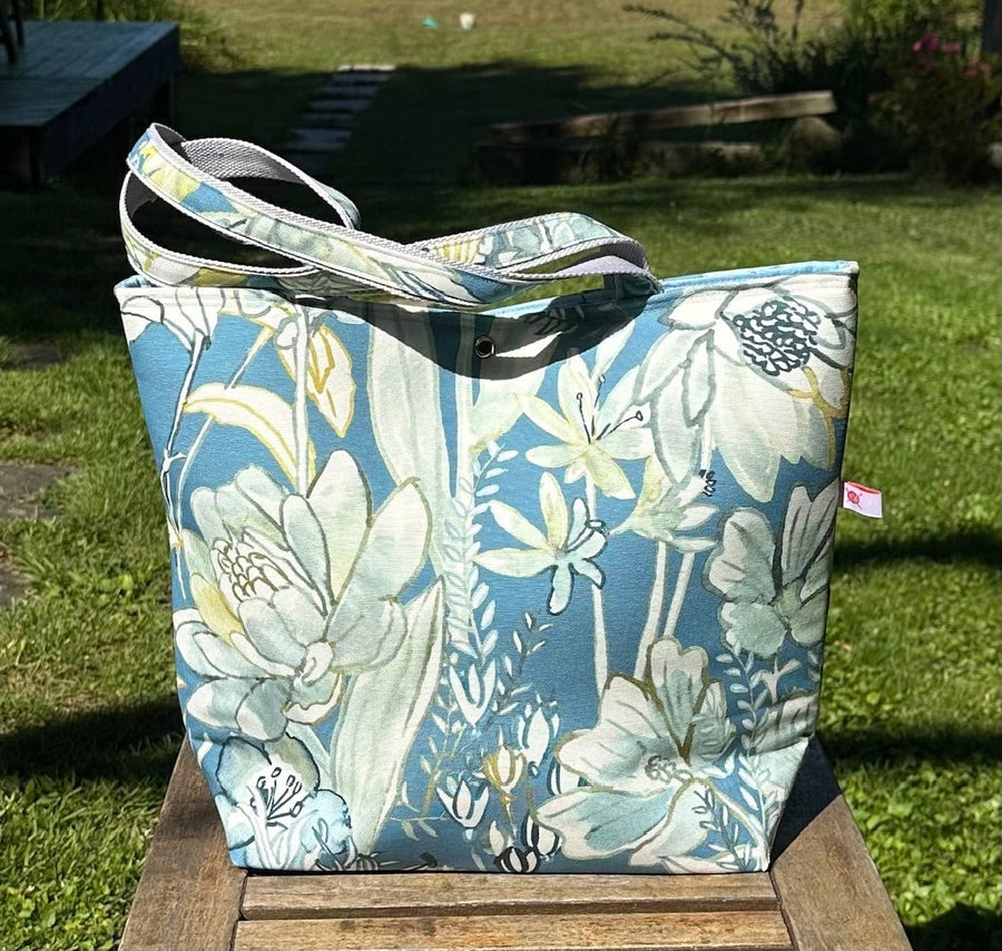 Fleur tote bag back with floral print