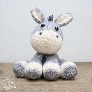 Hardicraft USA DIY Knit Kit Hardicraft - DIY Knitting Kit - Lente Donkey joeriaknits