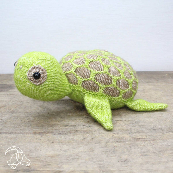 Hardicraft USA DIY Knit Kit Hardicraft - DIY Knitting Kit - Ties Turtle joeriaknits