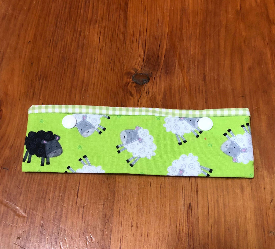 Joeriaknits Knitting Needle Storage 6" DPN / Herwick Sheep on Green Knitting Needle Cozy: Handcrafted joeriaknits