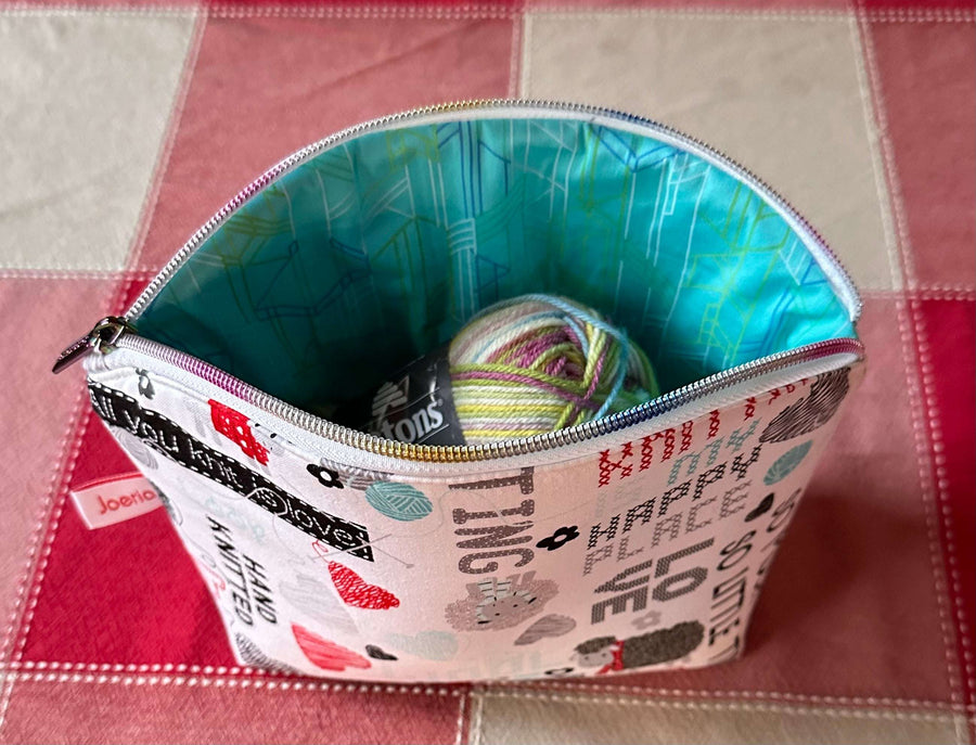 Joeriaknits Storage Pouches Medium Zipper Storage Pouch: Handcrafted joeriaknits