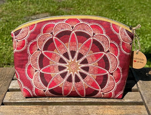 Joeriaknits Storage Pouches Kaliedoscope Medium Zipper Storage Pouch: Handcrafted joeriaknits