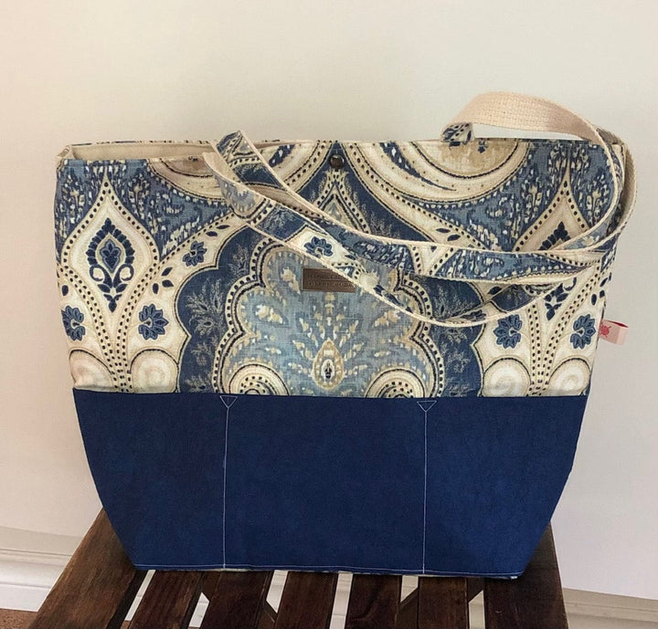 JOERIA KNITS Project Bags Tote Bag - Extra Large - Blue Beige Damask joeriaknits